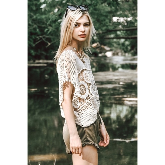 Cream Crochet Geometric Pattern Sheer Layering Tunic Top - Picture 4 of 9